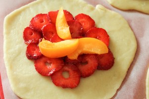 Галеты с клубникой и абрикосами